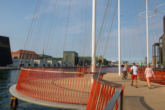 puente-cirkelbroen-copenhague-flickr-usuario-infomastern-licencia-cc-by-sa-2.0-580x387.jpg